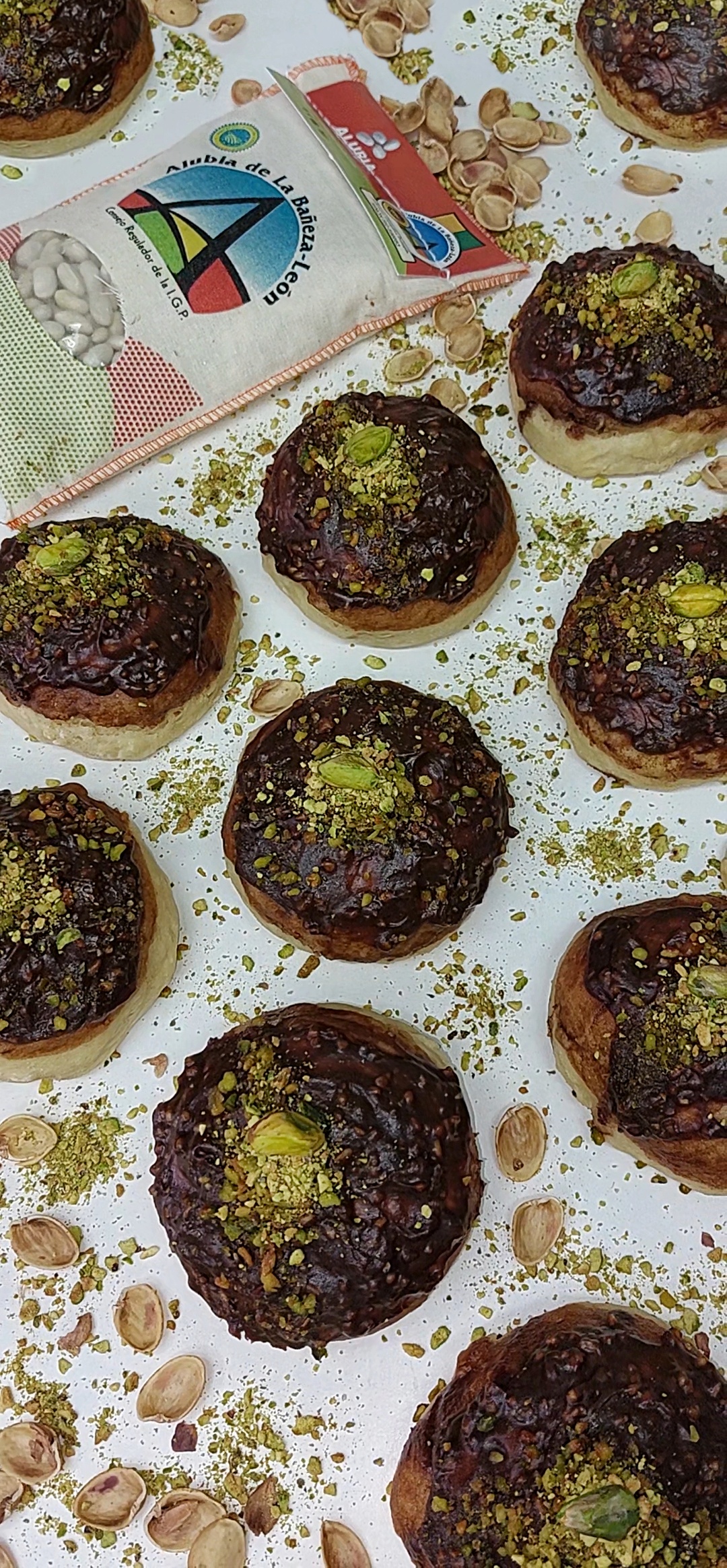 Donuts bomba de chocolate y pistacho 