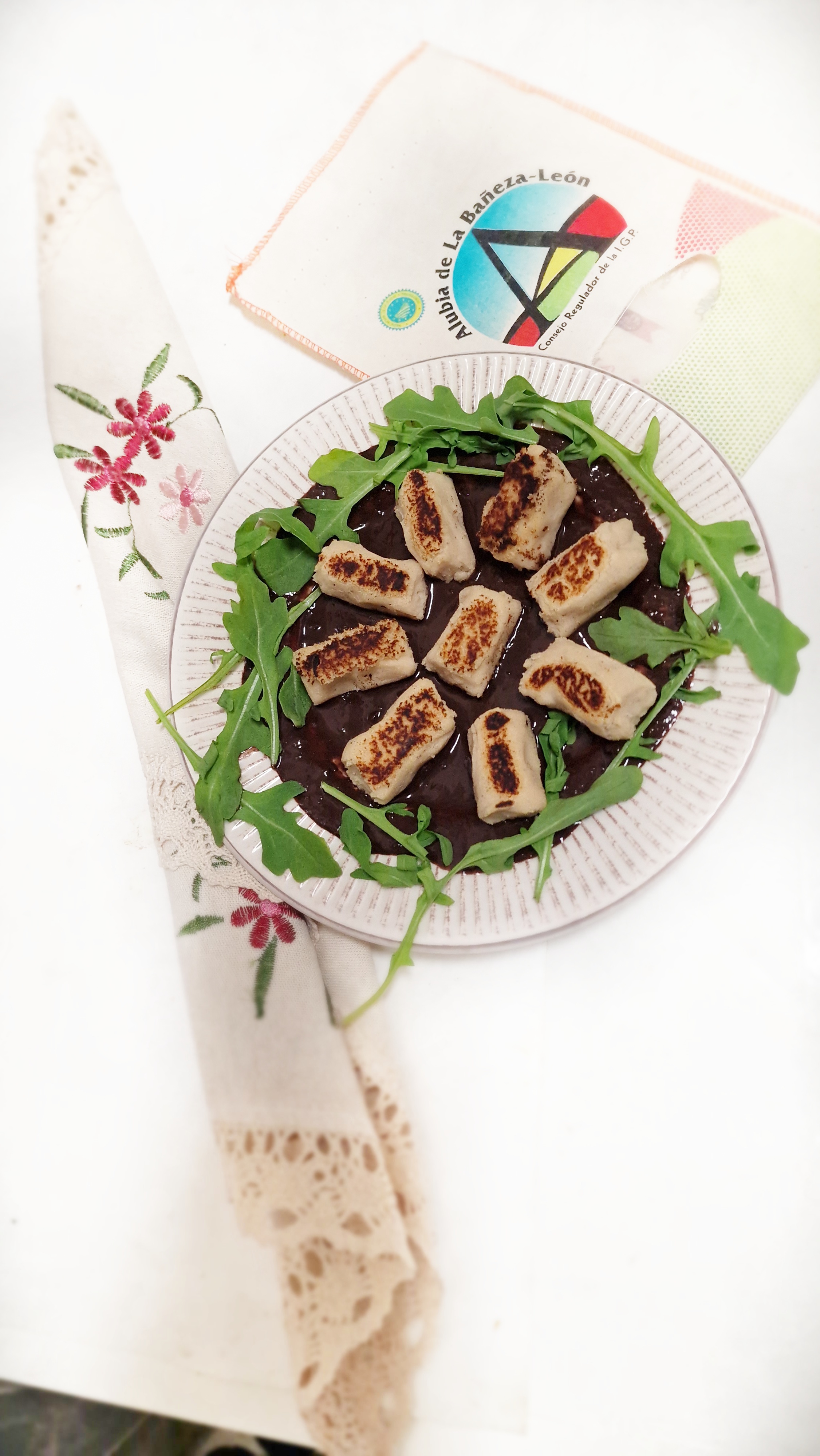 ÑOQUIS DE ALUBIAS EN SALSA DE MORCILLA
