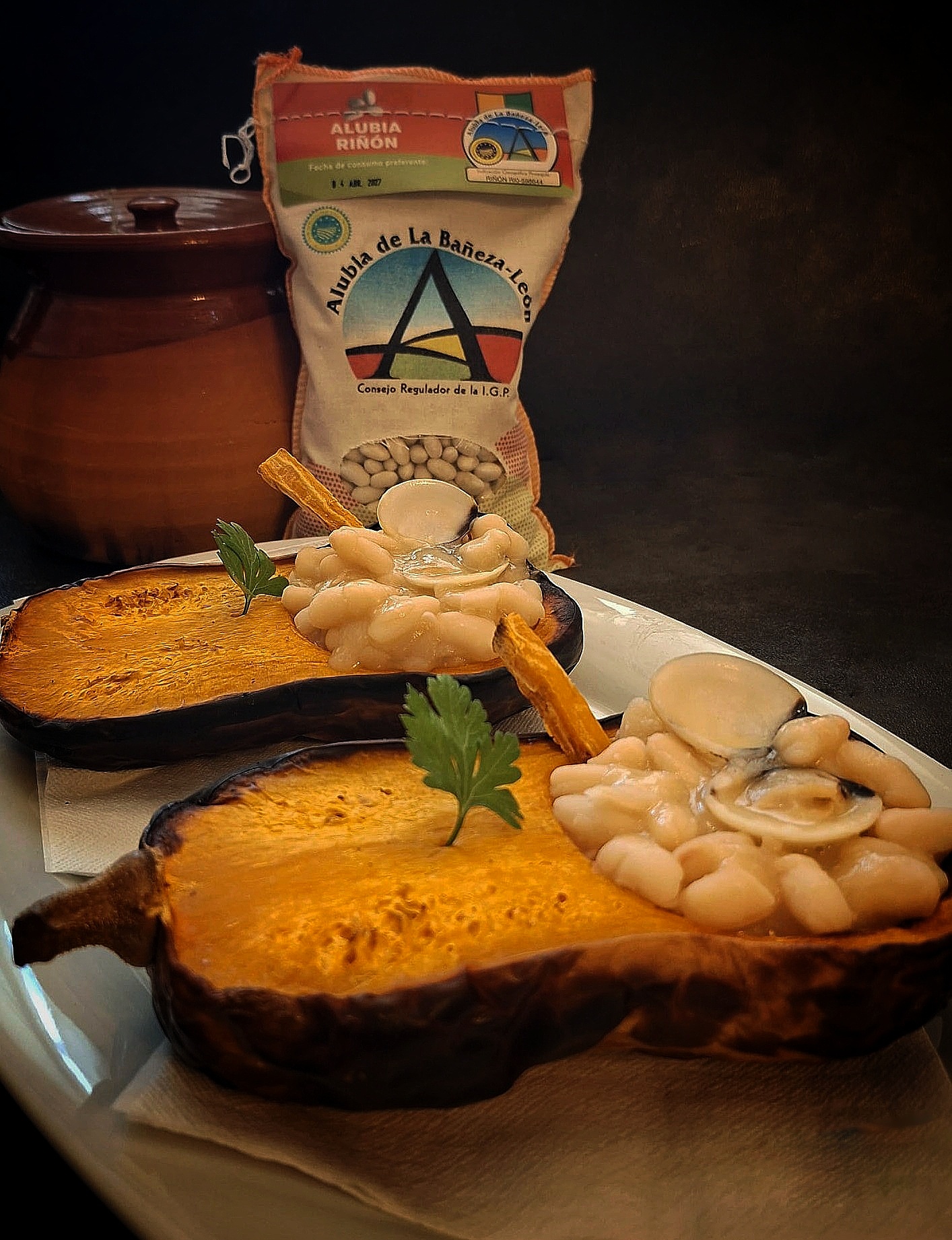 ALUBIAS DE LA BAÑEZA, CON ALMEJAS EN CALABAZA 