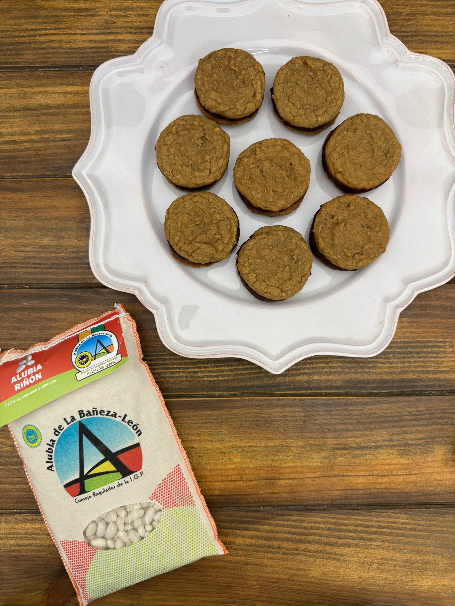 Bizcochitos de alubias con crema de alubias y cacao
