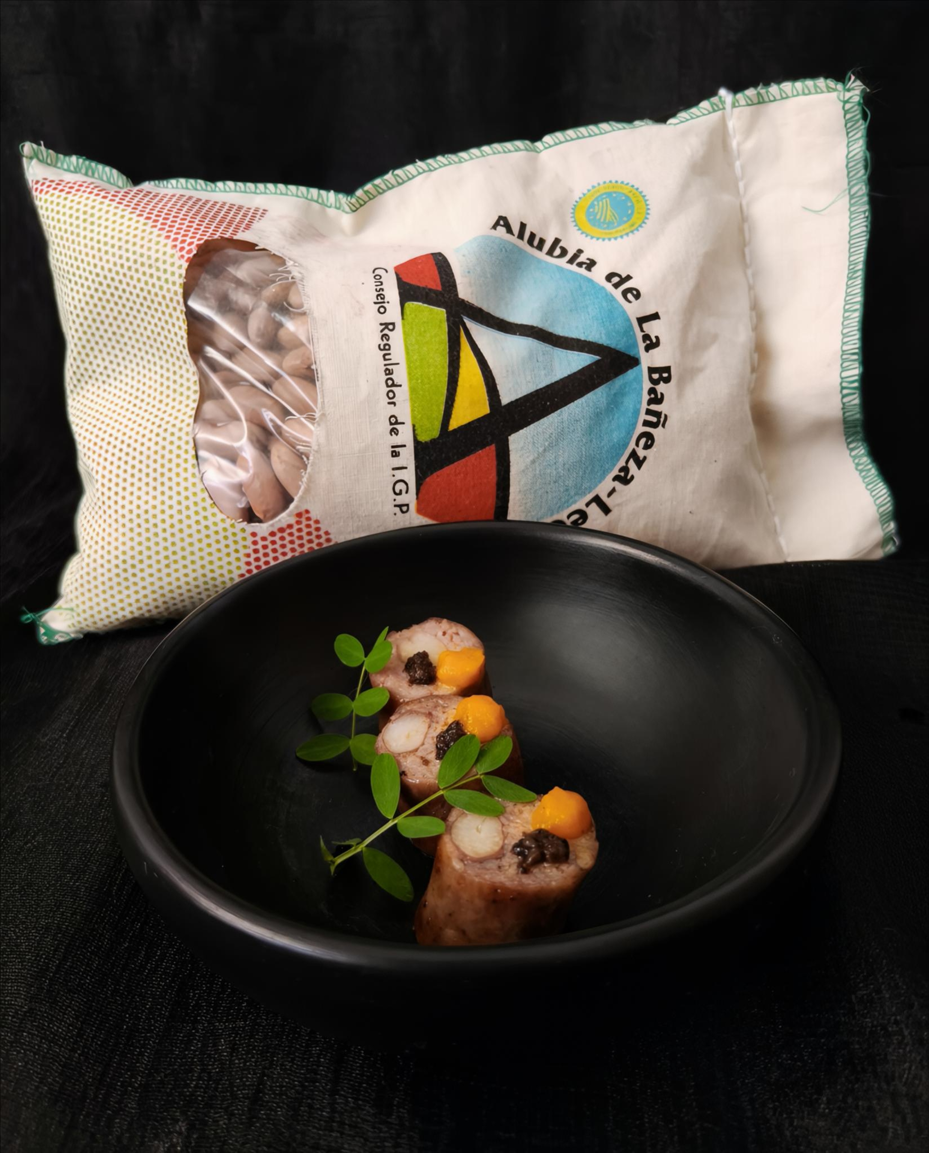 Butifarra casera rellena de alubia canela, con trufa y dulce de boniato